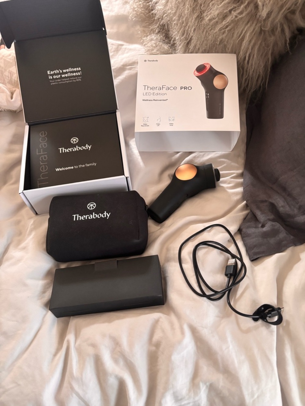 Therabody TheraFace PRO LED Edition - Black with Rose Gold Ring - Picture 4 of 6